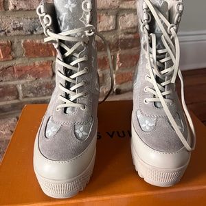 Louis Vuitton Laureate desert boots